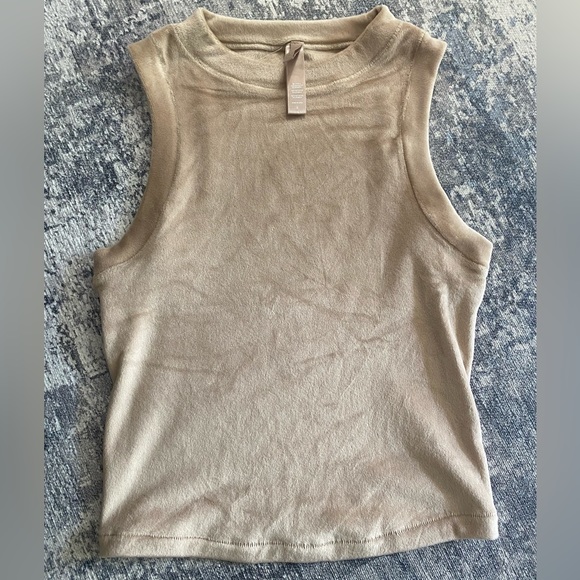 SKIMS Tops - LIKE NEW! SKIMS Velour Crewneck Tank in shade HONEY. Size small.